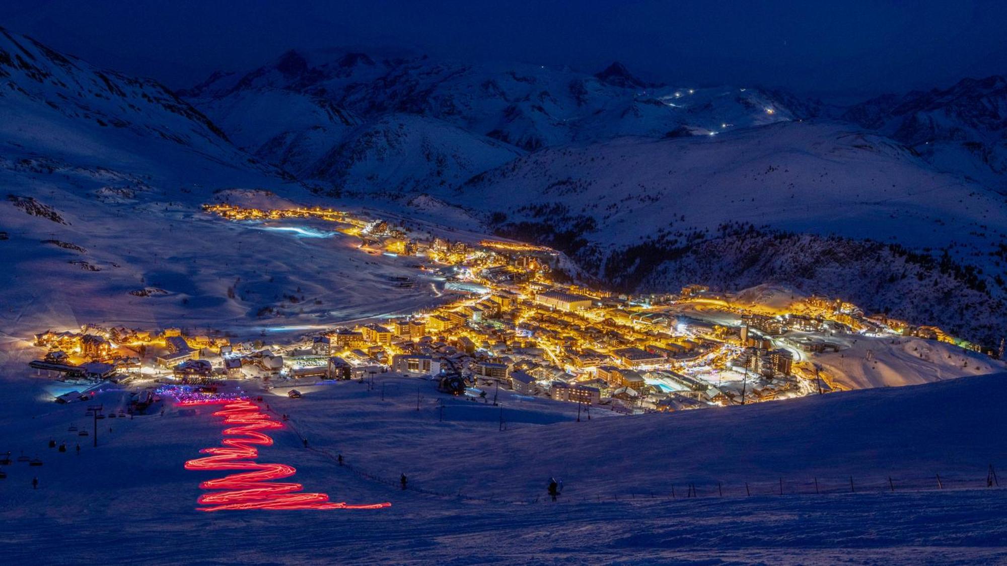 Chalet Alpe D'Huez 1850-Sea And Mountain Pleasure Avec 2 Appartements- 1 Appartement 3 Chambres 8 Couchages - 3 Salles D'Eau Et 1 Appartement 5 Chambres 12 Couchages 5 Salles D'Eau - Jacuzzi Et Sauna -Pieds Des Pistes Et Centre Eksteriør bilde